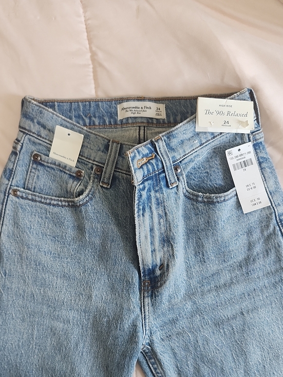 Abercrombie & Fitch Denim - Abercrombie & Fitch High-Rise 90's Relaxed Jeans 24R